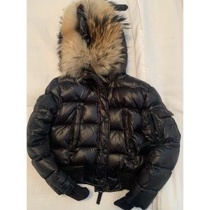 SAM Girl’s Skyler jacket with fur. Please see pics for holes on sleeves.
